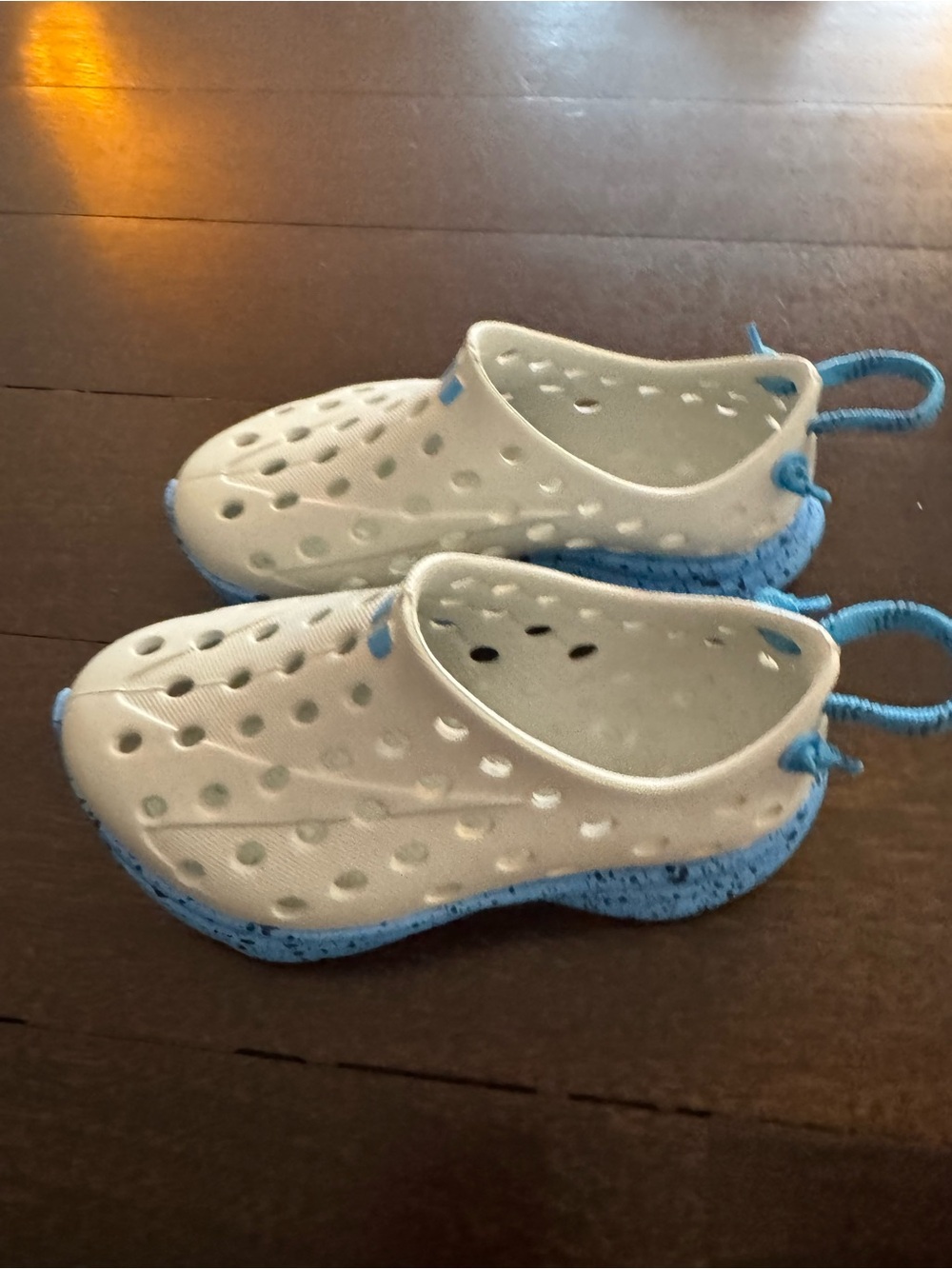 Kids Quick-Dry Water Shoes in White and Blue